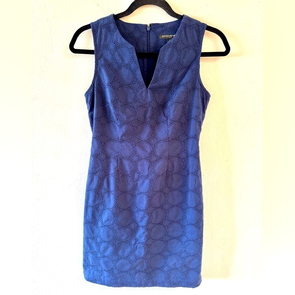 Banana Republic OO petite navy blue lace sleeveless fitted v neck dress